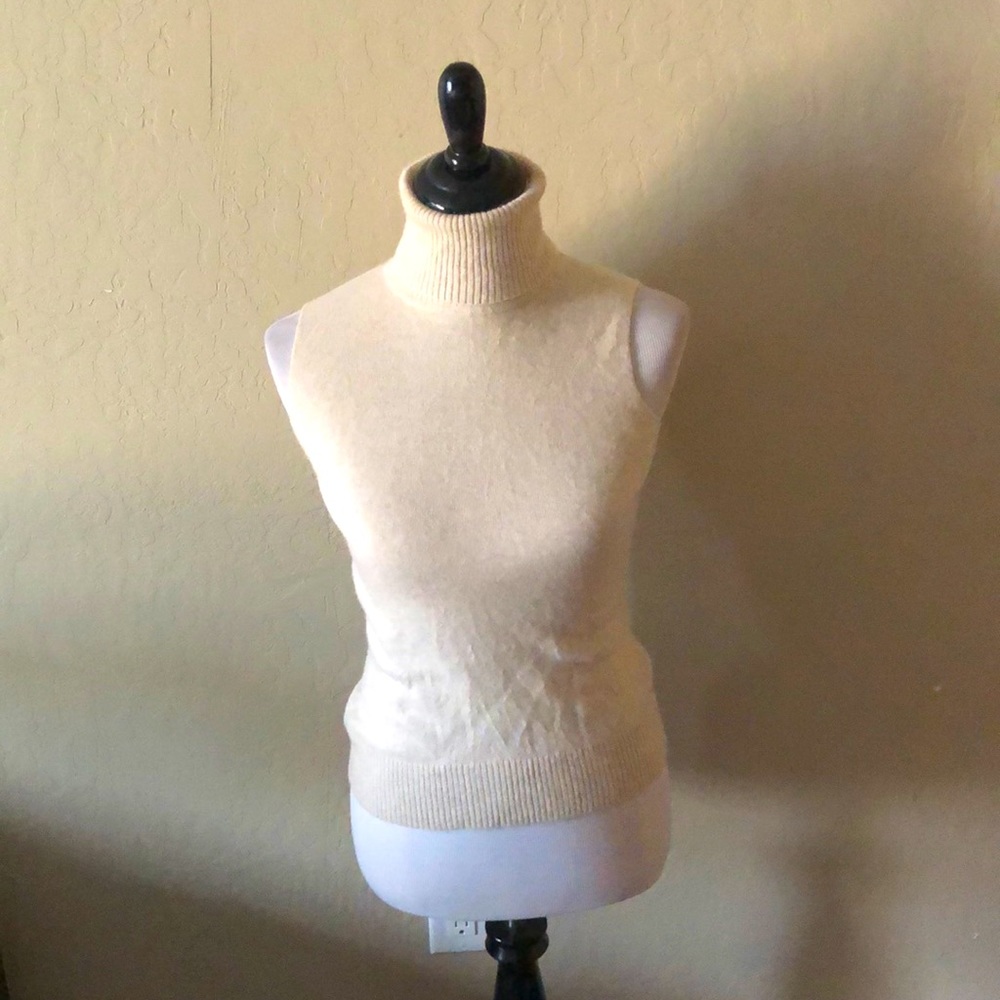 Sz. S Cashmere Sleeveless Turtleneck